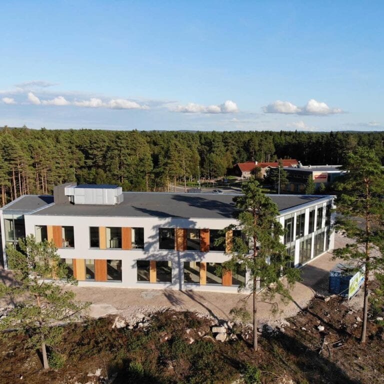 Nytt Næringsbygg på Hevingen i Sarpsborg med kontorer og tilhørende heis